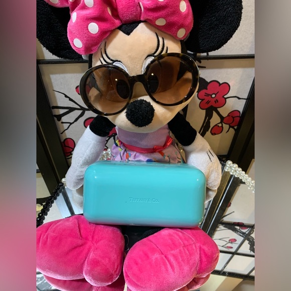 EUC ❤️Tiffany &amp; Co Savanna O.S Retail $375.00 Gradient/Polarized round frame.😲